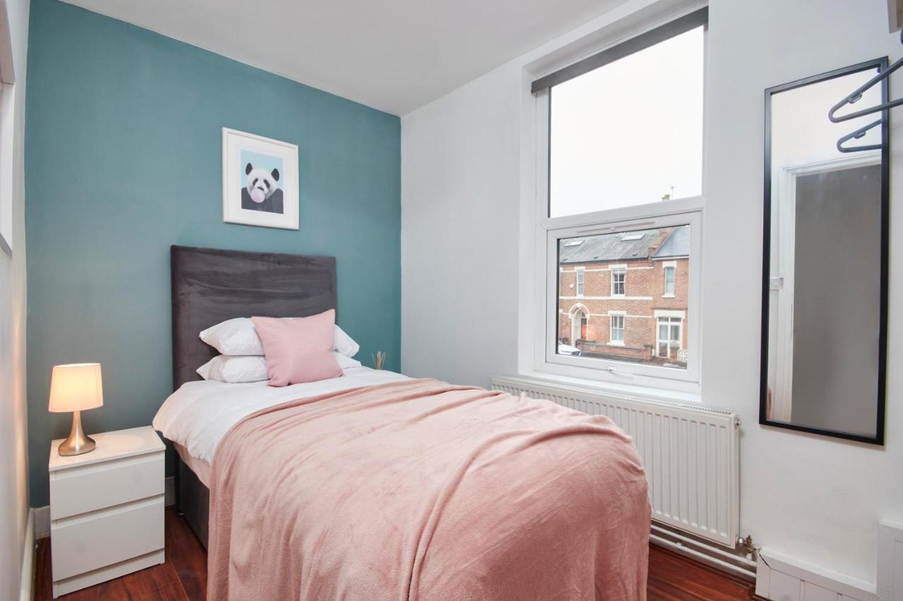 5 Bed House In Leamington Spa Perfect For Contractors With 7 Beds By Purestay - 14 Night Min! Esterno foto